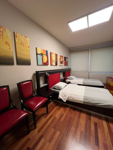 Tirane, jepet me qera apartament 3+1+Ballkon Kati 9, 196 m² 2.200 € (Bulevardi Bajram Curri)