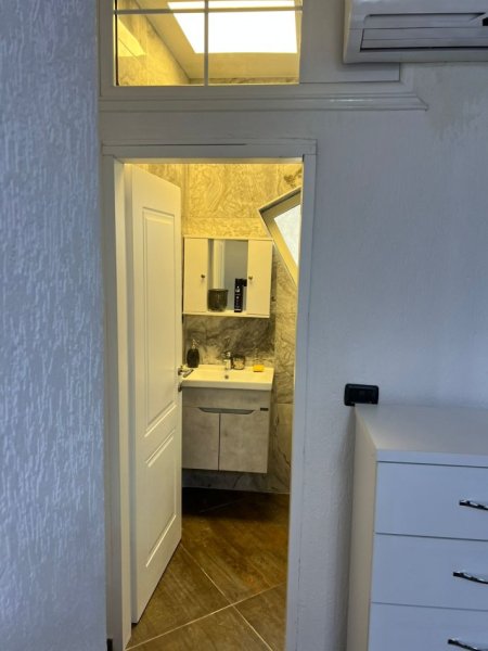 Tirane, jepet me qera garsonier Kati 1, 30 m² 450 € (21 Dhjetori)