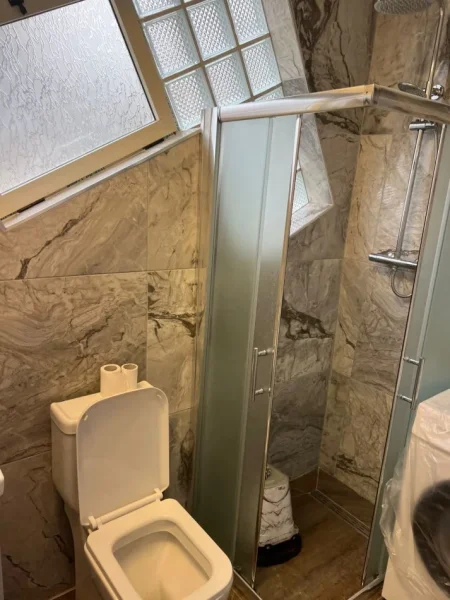 Tirane, jepet me qera garsonier Kati 1, 30 m² 450 € (21 Dhjetori)