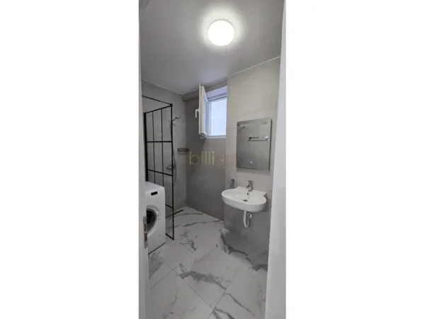 Tirane, jepet me qera apartament 2+1 , 85 m² 630 € (Liqeni i Thate)