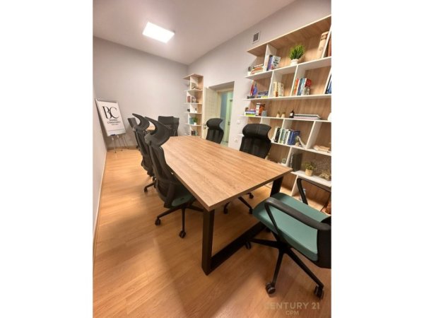 Tirane, jepet me qera zyre Kati 1, 50 m² 500 € (PALLATET AGIMI)