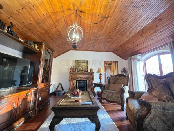 Tirane, jepet me qera Vile 2 Katshe Kati 0, 160 m² 1.500 € (xhamlliku)