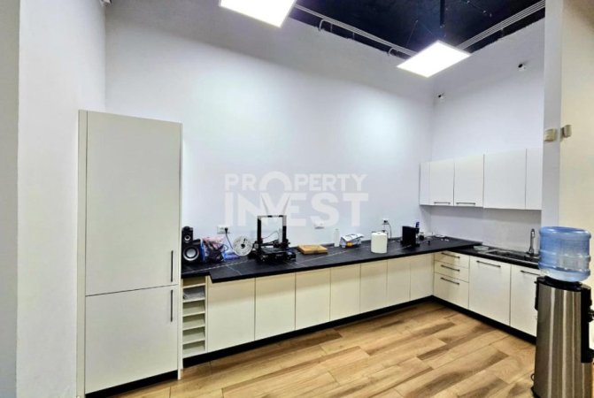 Tirane, jepet me qera zyre Kati 0, 220 m² 2.000 € (Kopshti Botanik)