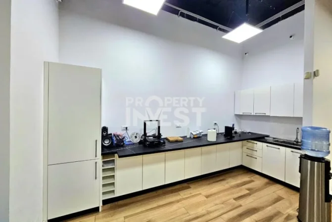 Tirane, jepet me qera zyre Kati 0, 220 m² 2.000 € (Kopshti Botanik)