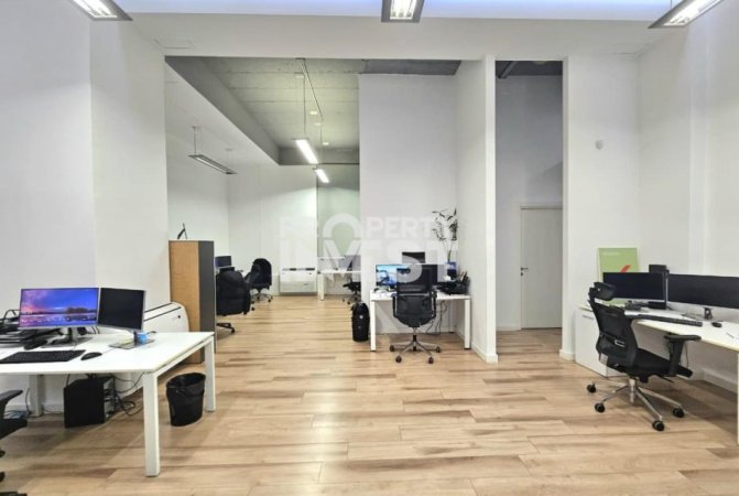 Tirane, jepet me qera zyre Kati 0, 220 m² 2.000 € (Kopshti Botanik)