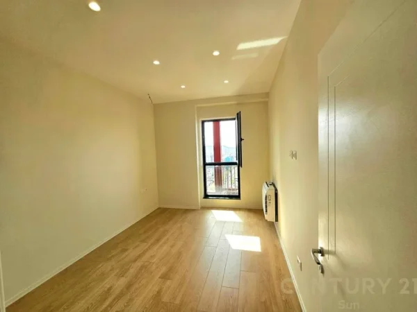 Tirane, jepet me qera zyre Kati 19, 77 m² 885 € (rruga e kavajes)