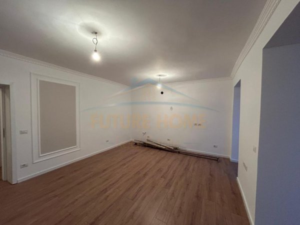 Durres, shes apartament 1+1 Kati 3, 85.000 € (Prane Stadiumit Niko Dovana, Durrës)