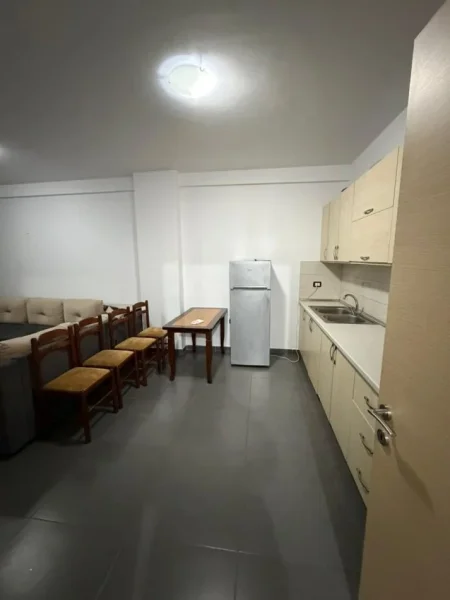 Tirane, jepet me qera apartament 2+1+Ballkon Kati 6, 80 m² 500 € (Yzberisht/Rr.Gjergj Elez ALIA)