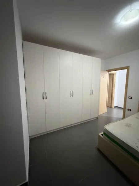 Tirane, jepet me qera apartament 2+1+Ballkon Kati 6, 80 m² 500 € (Yzberisht/Rr.Gjergj Elez ALIA)