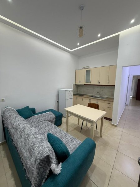 Tirane, jepet me qera apartament 1+1 , 