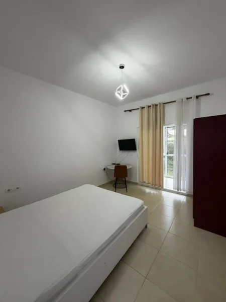 Tirane, jepet me qera apartament 1+1 , 