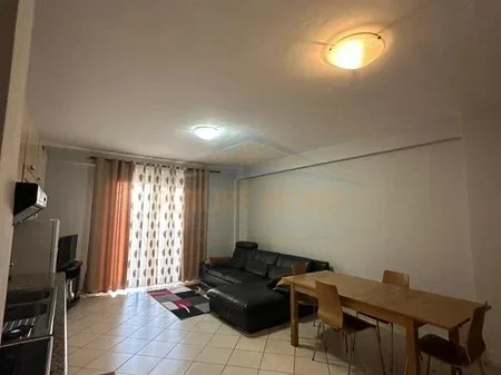 Durres, jepet me qera apartament 1+1+Ballkon Kati 4, 88 m² 300 € 