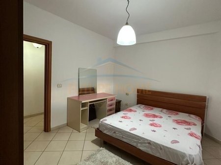 Durres, jepet me qera apartament 1+1+Ballkon Kati 4, 88 m² 300 € 