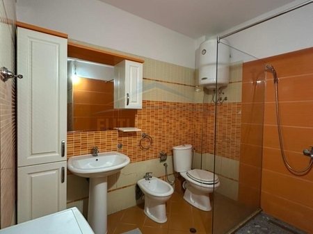 Durres, jepet me qera apartament 1+1+Ballkon Kati 4, 88 m² 300 € 