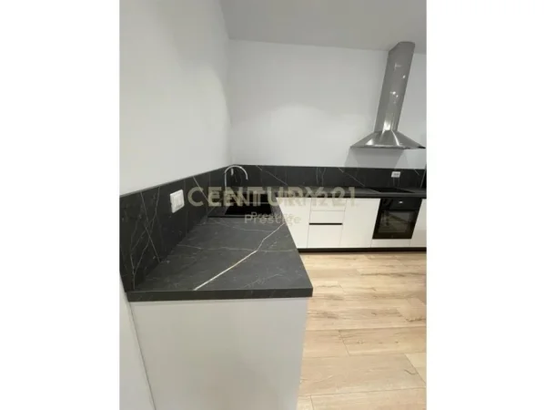 Tirane, jepet me qera apartament 2+1+Aneks+Ballkon Kati 4, 110 m² 1.500 € (Rrruga e Elbasanit)