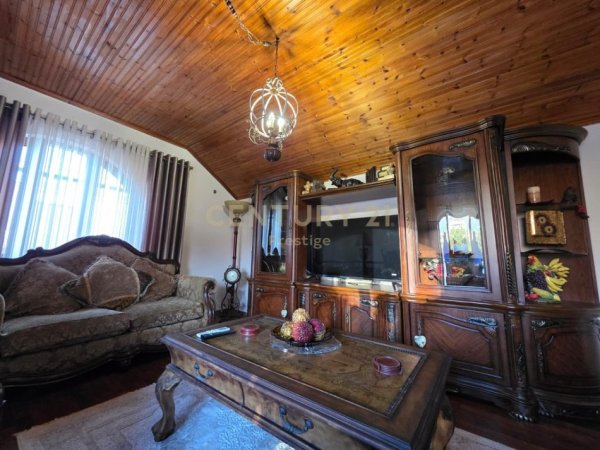 Tirane, jepet me qera Vile 2+1+Aneks+Ballkon Kati 0, 160 m² 1.500 € (Xhamlliku)