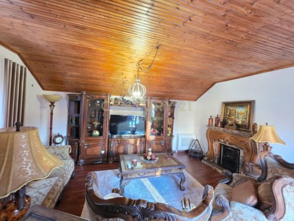 Tirane, jepet me qera Vile 2+1+Aneks+Ballkon Kati 0, 160 m² 1.500 € (Xhamlliku)