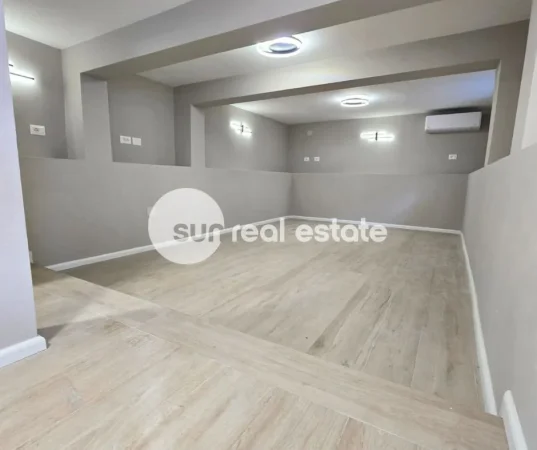 Shkoder, jepet me qera shtepi 3+1 Kati 0, 205 m² 1.000 € (AFER PEDONALES)