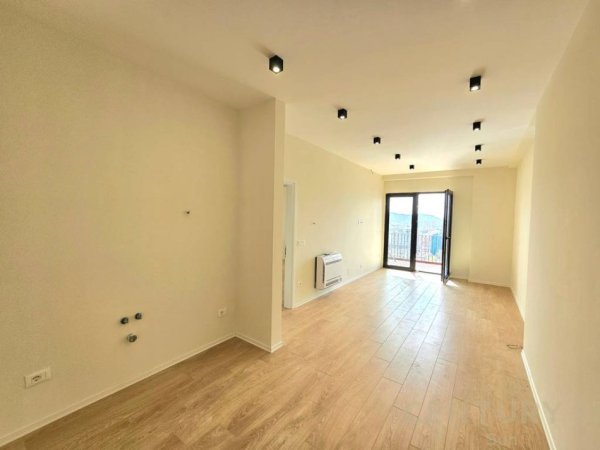 Tirane, jepet me qera zyre Kati 19, 77 m² 885 € (Rruga e Kavajes)