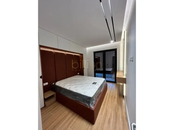 Tirane, jepet me qera 1+1 , 60 m² 800 € (Komuna Parisit)