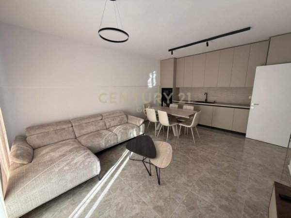 Tirane, jepet me qera apartament 2+1+Ballkon Kati 0, 114 m² 900 € 
