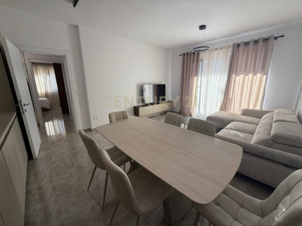 Tirane, jepet me qera apartament 2+1+Ballkon Kati 0, 114 m² 900 € 