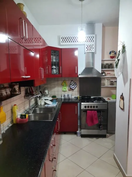 Tirane, shitet apartament 2+1 , 86 m² 