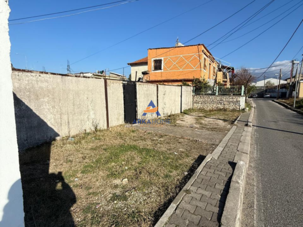 Tirane, jepet me qera Vile 1 Katshe Kati 1, 400 € 