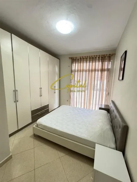 Tirane, jepet me qera apartament 1+1 Kati 3, 74 m² 400 € (FRESKU)