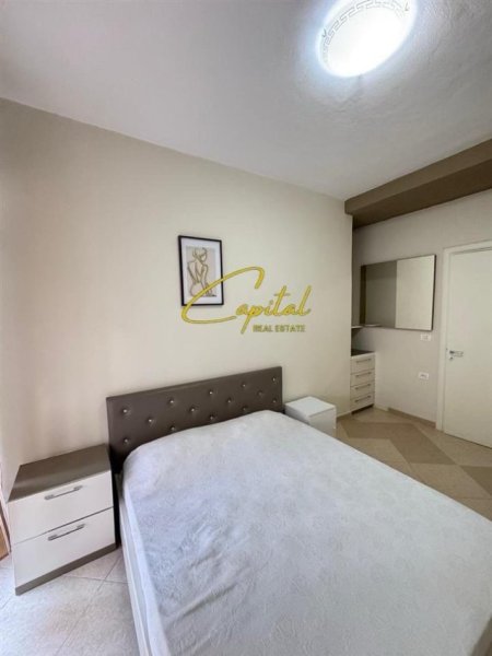 Tirane, jepet me qera apartament 1+1 Kati 3, 74 m² 400 € (FRESKU)