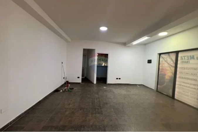 Tirane, jepet me qera zyre , 60 m² 500 € (Zogu i Zi)