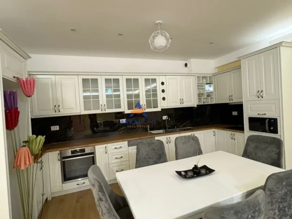 Tirane, shitet apartament 2+1+Ballkon Kati 4, 143 m² 287.000 € 