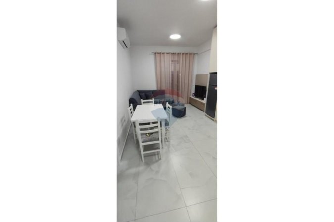 Tirane, jepet me qera apartament 1+1+Ballkon Kati 2, 70 m² 400 € (Fresku)