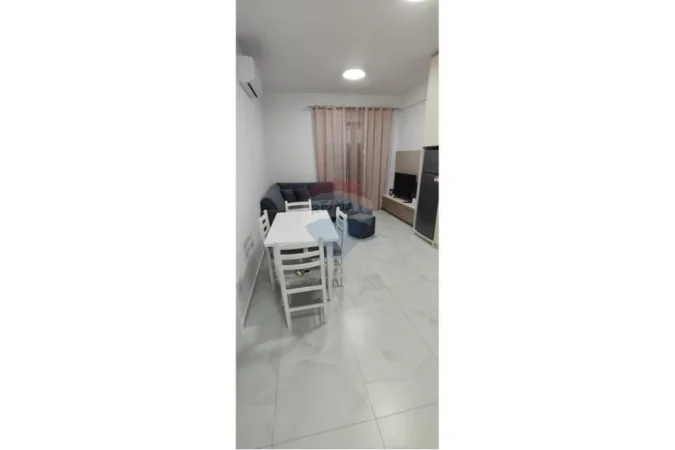 Tirane, jepet me qera apartament 1+1+Ballkon Kati 2, 70 m² 400 € (Fresku)