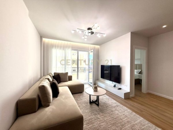 Tirane, jepet me qera apartament 1+1+Aneks+Ballkon Kati 4, 75 m² 700 € 