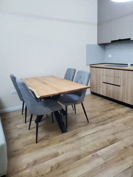 Tirane, jepet me qera apartament 1+1+Ballkon Kati 3, 73 m² 1.000 € (Liqeni i Thate)