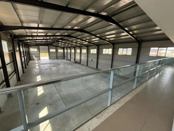 Tirane, jepet me qera magazine Kati 0, 1.600 m² 