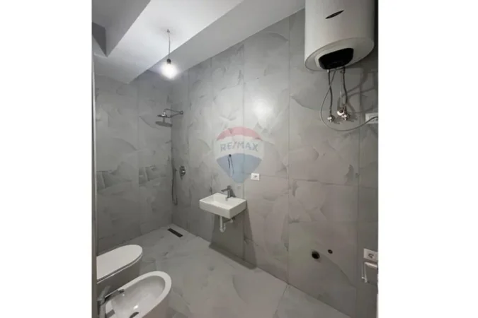Tirane, shitet apartament 1+1 , 61 m² 110.000 € (Ali Demi)