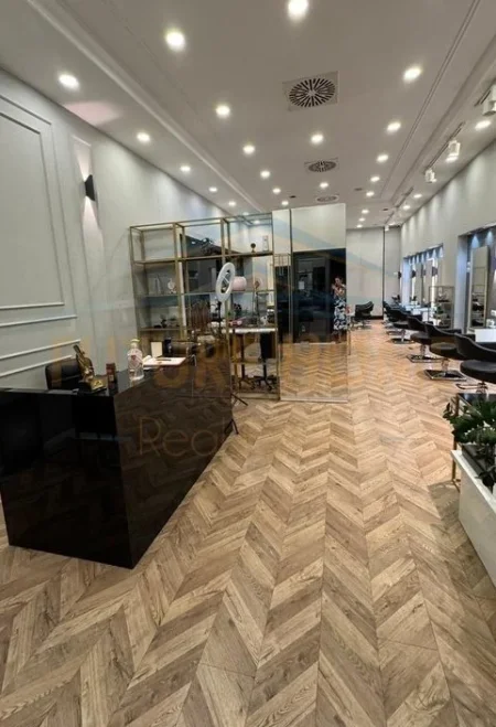 Shitet, Ambient Biznesi, Rruga e Kosovarëve, Tiranë.