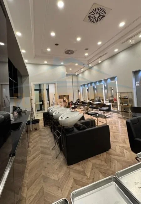 Shitet, Ambient Biznesi, Rruga e Kosovarëve, Tiranë.