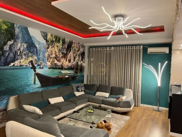 Tirane, jepet me qera 2+1 , 110 m² 650 € (Pallatet Cabej)