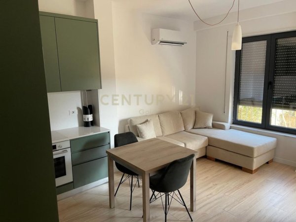 Tirane, jepet me qera apartament 1+1+Ballkon Kati 1, 52 m² 600 € 
