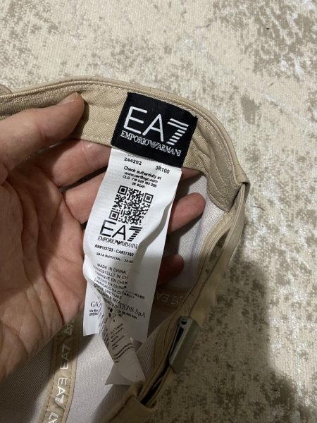 Tirane, ofroj Kapele origjinale shum pak e perdorur