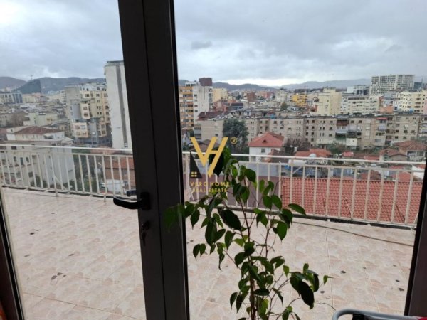 Tirane, jepet me qera apartament 2+1+Ballkon Kati 8, 100 m² 700 € (RRUGA FORTUZI)