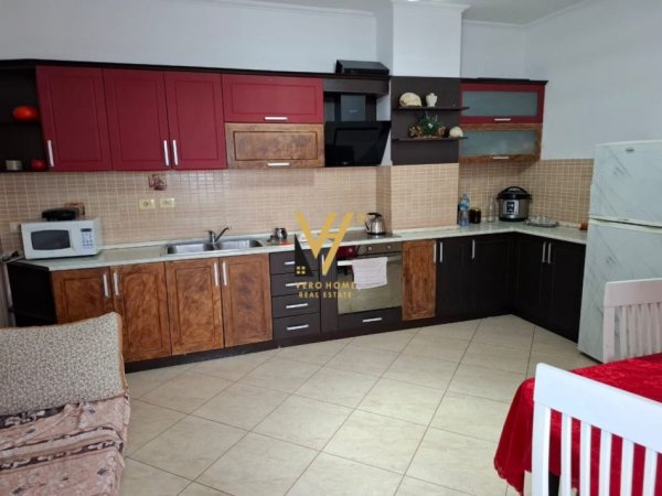 Tirane, jepet me qera apartament 2+1+Ballkon Kati 8, 100 m² 700 € (RRUGA FORTUZI)