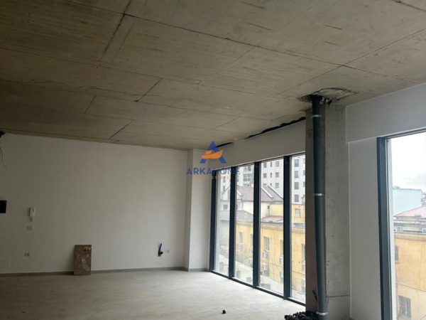 Tirane, jepet me qera zyre Kati 2, 365 m² 7.300 € 