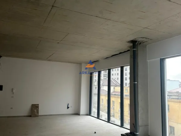 Tirane, jepet me qera zyre Kati 2, 365 m² 7.300 € 