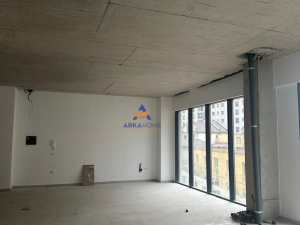 Tirane, jepet me qera zyre Kati 2, 365 m² 7.300 € 