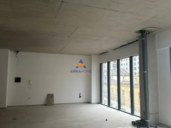 Tirane, jepet me qera zyre Kati 2, 365 m² 7.300 € 