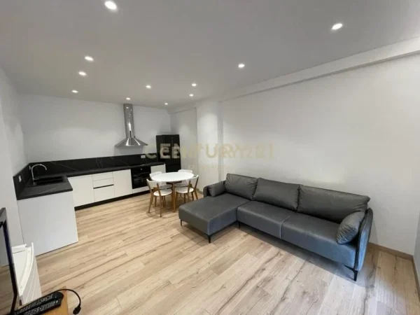 Tirane, jepet me qera apartament 2+1+Aneks+Ballkon Kati 4, 110 m² 1.500 € 